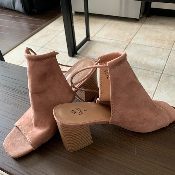 Tan/Salmon suede heels. Never worn. Size 8.5 - Picture 1 of 4